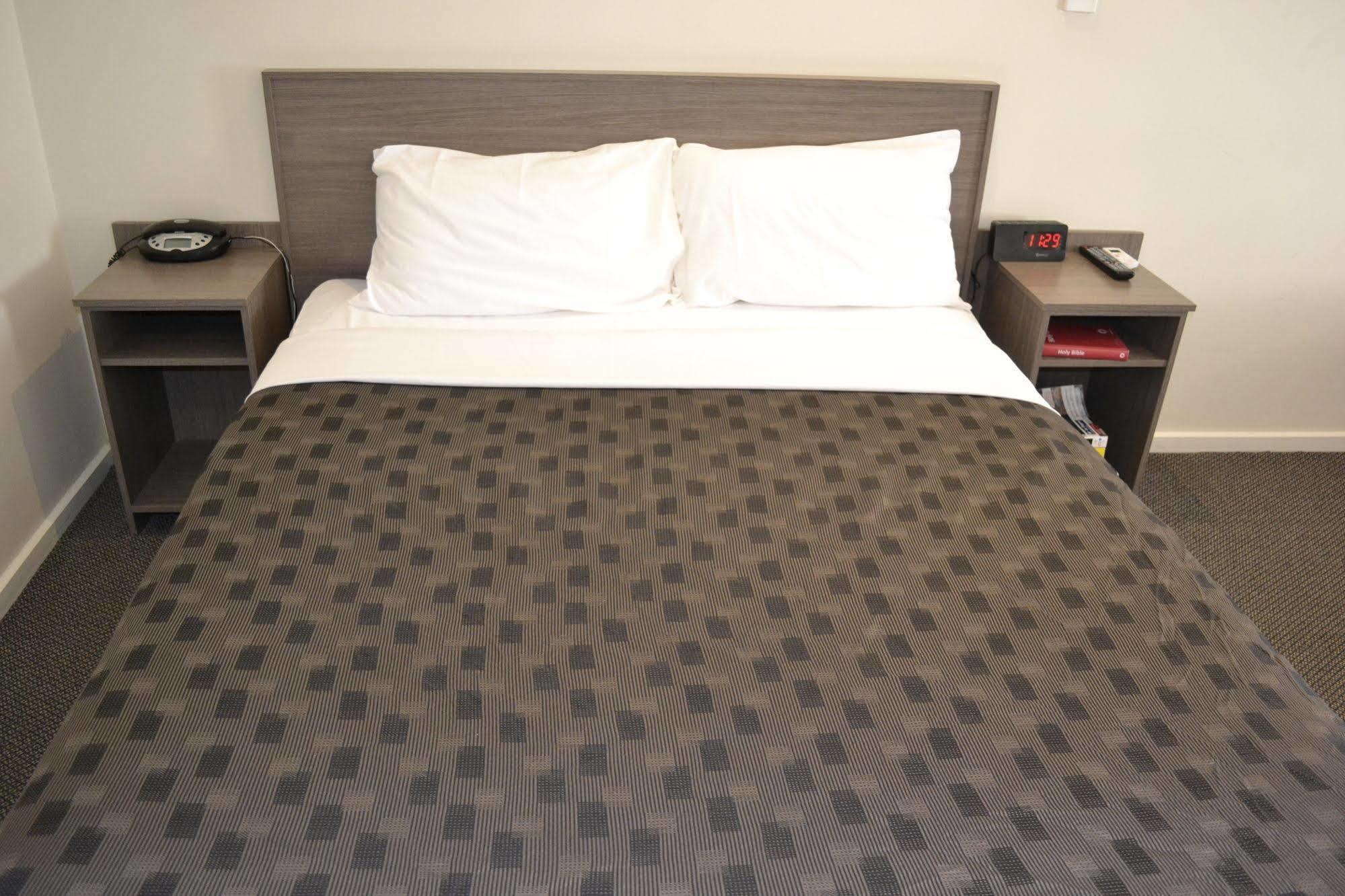 Werribee Motel And Apartments Экстерьер фото