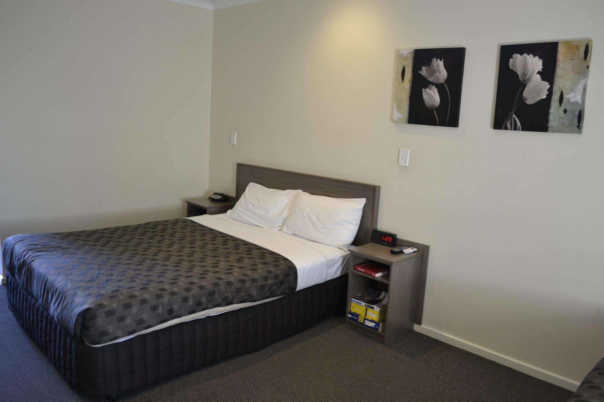 Werribee Motel And Apartments Экстерьер фото